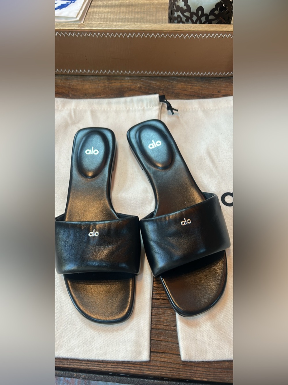 EUC Women’s ALO Atelier Black Leather Flat Sandals Slides 8 - Picture 8 of 11